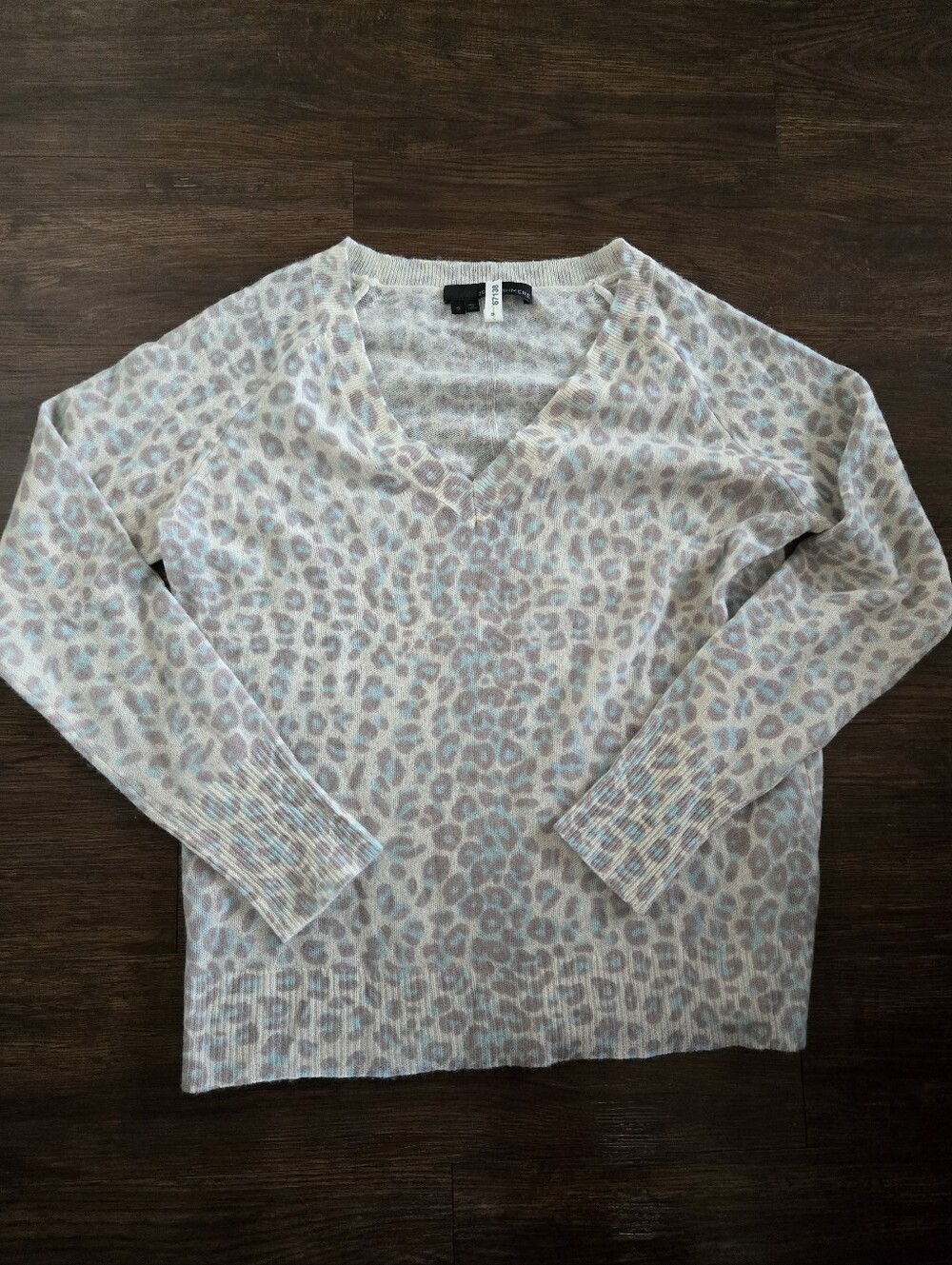 360 Cashmere Leopard V-neck Sweater S